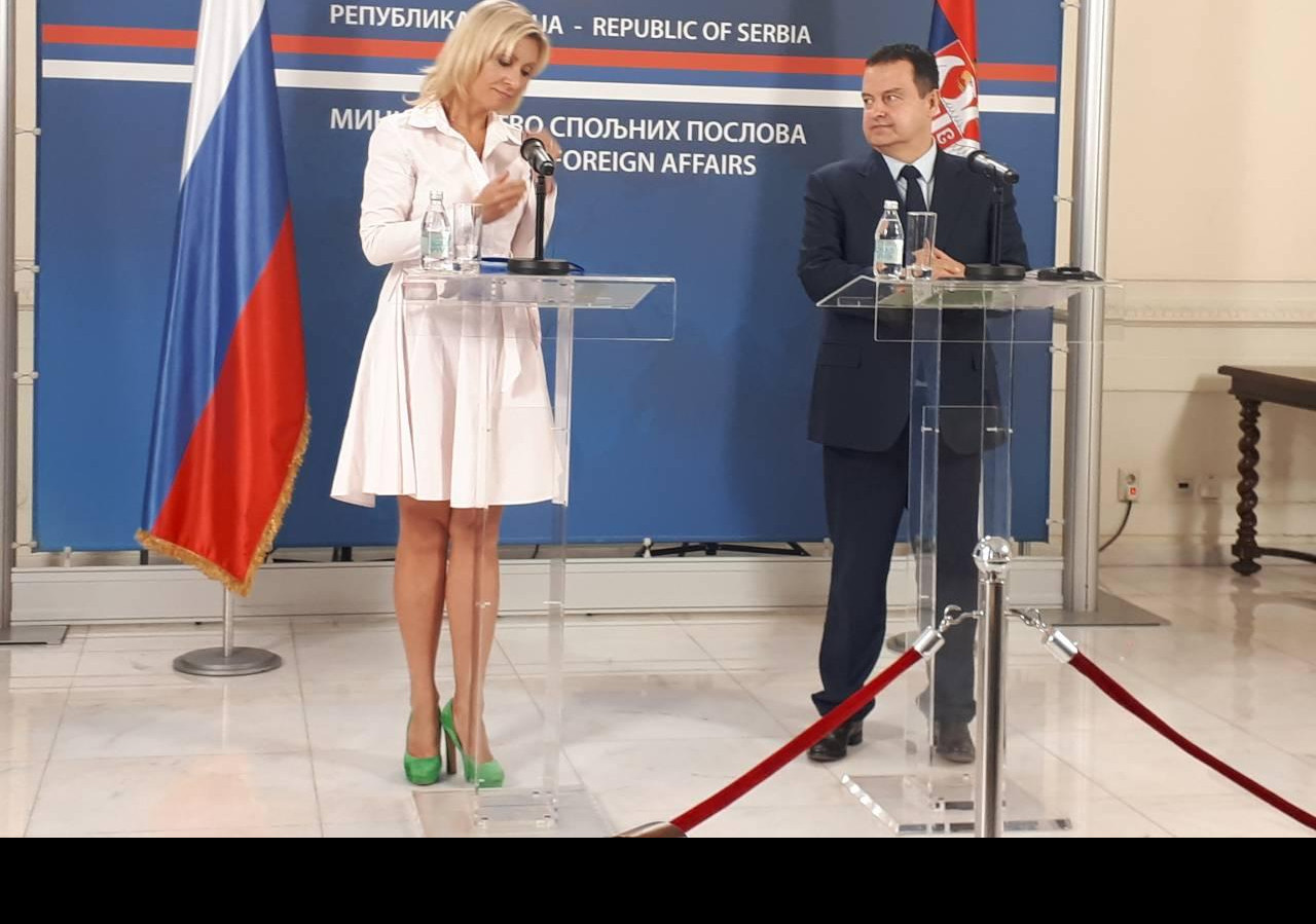 (FOTO) IVICA ŠARMIRA MAŠU: Dačić vodi Zaharovu u HOTEL MOSKVA... Evo šta će tamo raditi!